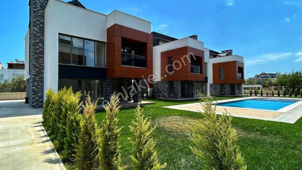 Altınoluk İlkbahar'dan Denize Yakın Ultra Lüx 4+1 Havuzlu Fırsat Villa