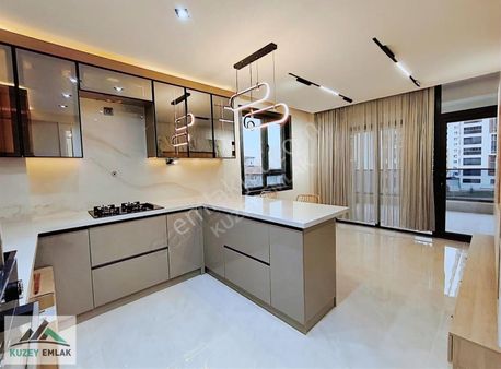 Güneşevlerin Merkezinde İlham Verici Modern Yapıda 4+1 Daireler