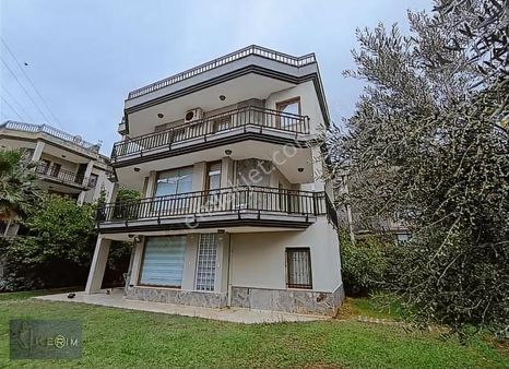 Kerim'den Küçükkuyu'da Satılık Deniz Manzara 5+1 Tribleks Villa