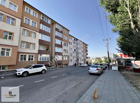 Altın Emlak'tan Yunusemre'de Cepheleri Açık 3+1 Kiralık Daire