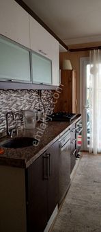 Egeturemlaktan Karabağlar Yeşilyürt Hastehanye Yürme Mesafesindedır.satılık 3+1.dira