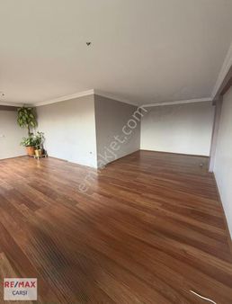 Remax Çarşı'dan Başiskele Kullar Kolaylı Sitesi'nde Kiralık 3+1