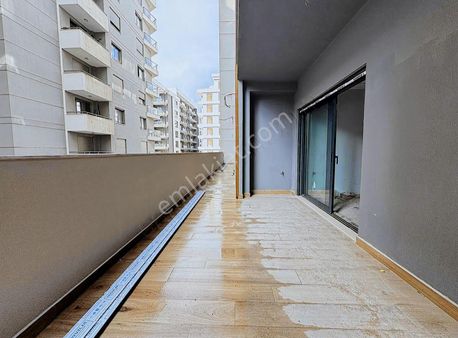 Bayraklı Marka Premium Site İçi Satılık Sıfır 1+1 Teraslı Ofis