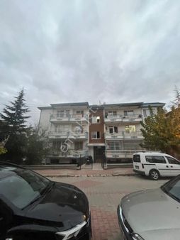 Afyon Üçok Emlaktan Esentepe Mah Satılık 3+1 3 Kat Temiz Daire