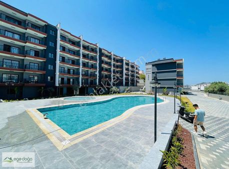 Kuşadası Ege Mah Güvenlik Ve Havuzlu Site Yerden Isıtmalı 1+1