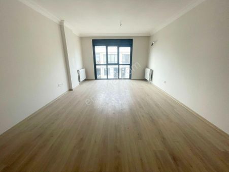 Emlak Dünyasından 63'ün Orada Satılık 5+2 205 M2 Sıfır Dubleks