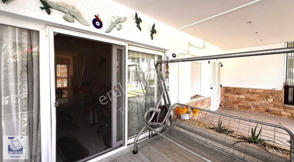 Urla İskele'de Denize 100 Metre Kiralık Eşyalı