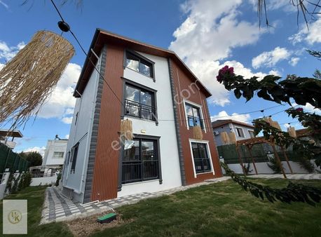 Çınarlı'da 417 M2 Arsa/5+1/40 M2 Teraslı/özel Tasarım/tripleks !