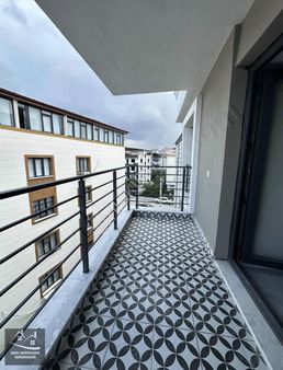 Cumhuriyet Okulu Karşısı Satılık 3 + 1