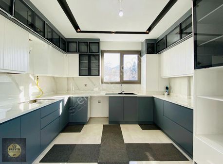 Ana Cadde Üzeri Köşe Başı 455 M2 Arsa İçinde Bağımsız Villa !