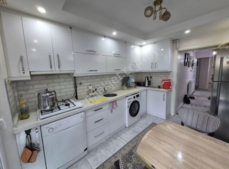 Sırakapılar Yeşilköy Cad. Hakan Market Yakını Satılık 3+1 Daire