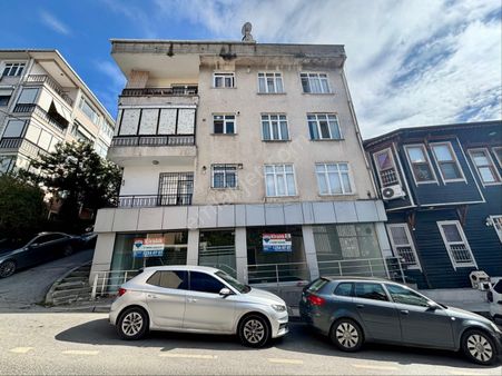 Koşuyolu Caddesinde Mağaza Ve Ofisleri