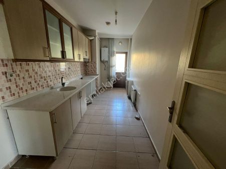 Bilgen Vatan'dan Kuzey Ankara Toki'de 4+1 1. Kat Masrafsız Boyalı Satılı Ebeveyn Banyolu