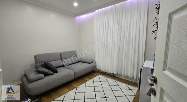 Kayaşehir 11. Bölge'de Satılık 2+1 Daire Full Tadilatlı, Ara Kat