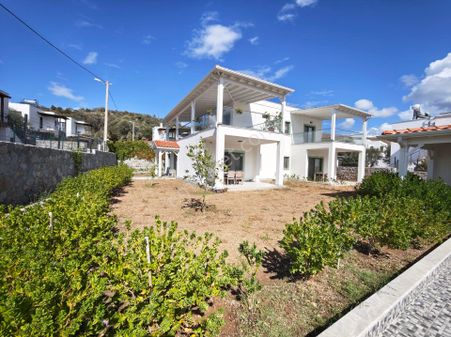 Agr Group'tan Gümüşlük'te 2+1 Bahçeli/eşyalı Otoparklı Daire !