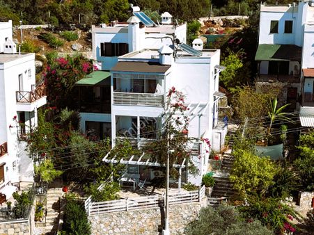 Bodrum Gölköy Havuzlu Sitede Satılık Manzaralı Ve Bahçeli Villa