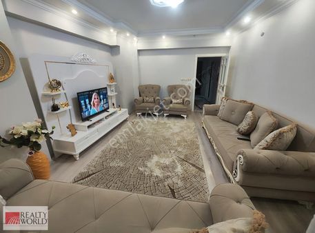 Yeşiltepe'de 23 Yıllık Bina 4+1 Dubleks Çok Temiz Köşe Daire 175