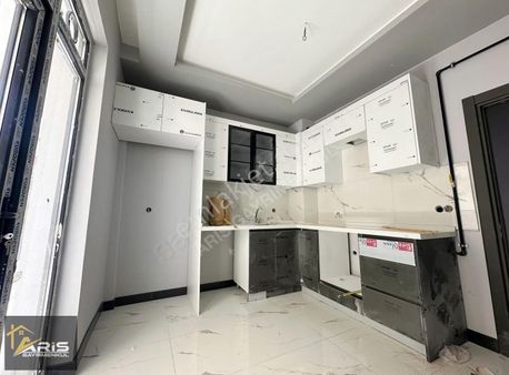 Aris'ten Yılın Fırsatı! Ana Cadde Üzeri Sıfır Bina Delüx 2+1'ler