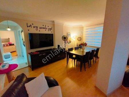 Ataşehir Küçükbakkalköy'de 2+1 Satılık Arakat Daire