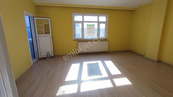 Mertoğlu Gayrımenkulden 3+1 Arakat Emkay Petrol Arkasi