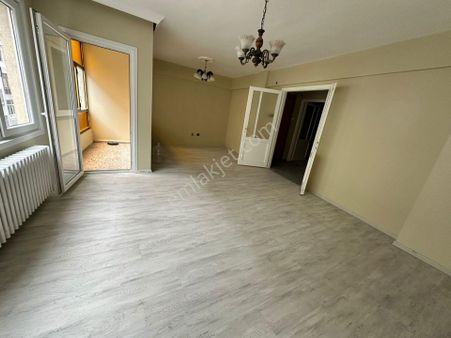 Emniyet Evlerinde Metroya 3 Dakika 3+1 Kiralık Daire Artum Dan