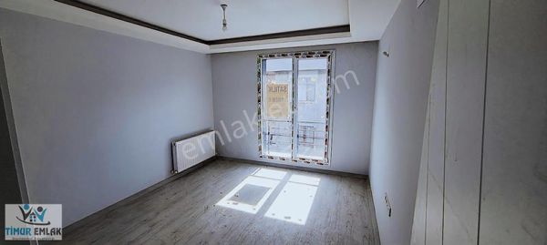 Timur Emlaktan Metrobüse 2 Dk.bağımsız Girişli 3+2 Dubleks Daire