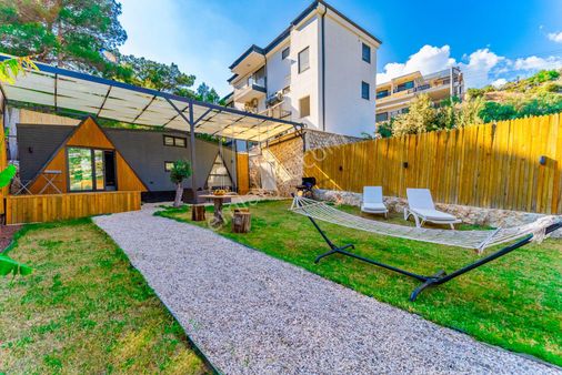 Kalkanda 1500m2 Arsa İçinde Tek Tapu 3 Villa