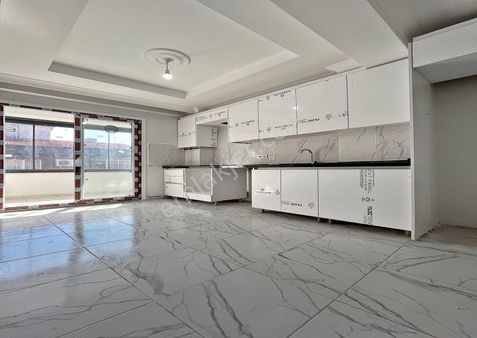 Sıfır Geniş M2 Metrobüse Yakın Arakat Kat Mülkiyetli Satılık 2+1