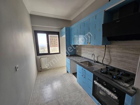 İzkent Yedigöller'de 2+1 Kapalı Mutfaklı ,izmir Ve Site Havuz Manzaralı Arakat