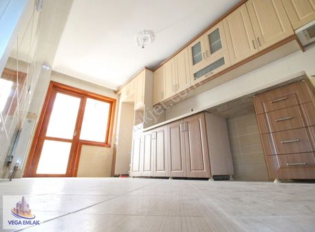 Vega Emlaktan Güneşevlerde Gülpınar Okulu Karşısı Ön Cephe Daire