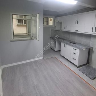 İkitelli M.akif'de Yenilenmiş 2+1 Az Katlı Binadan Yüksek G.