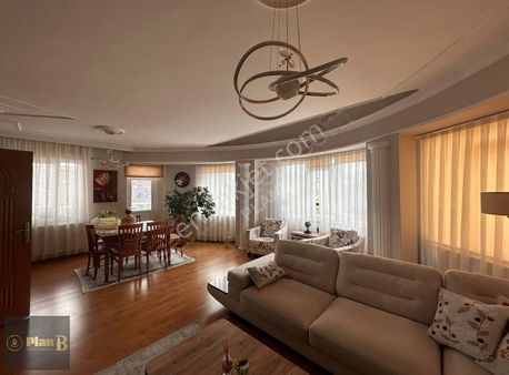 Kullanışlı Ve Geniş Yaşam Alanı Deniz Manzaralı 5+1