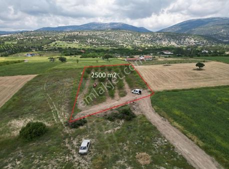 Korkuteli Yeltende Köyün Dibinde 2.530 M2 Elektrik Su Dibinde