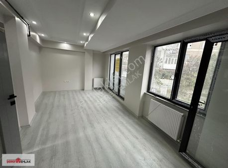 Şeref Emlak'tan Peyman Sokakta Arakat Balkonlu Daire