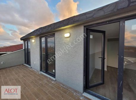 B.çamlıca Sosyal Tesise Komşu 3+1 175 M2 (sıfır) Dublex Kiralık