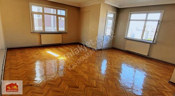 Kaynarca'da Çarşıya Marmaray'a Yakın 3+1 Geniş Daire