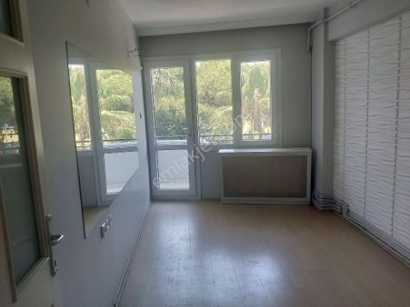 Gaziemir Önder Caddesi'nde Kiralık İşyeri