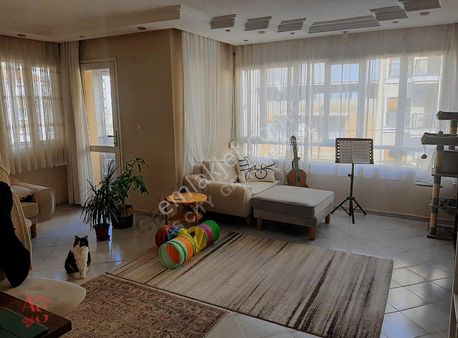 Üçkuyular 14 Sokakta Cadde Cepheli 2+1 Daire