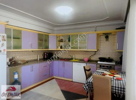 Burhaniye Mahkeme Mah Okullar Bölgesinde Satılık Geniş 2+1 Daire