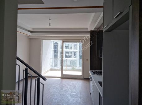 Sarımeşe Zeray Mahal'de Kiralık 1+1 Çatı Dublex