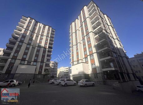 Cadde Seyran..satılık..2+1/site İçinde Arakat Daire