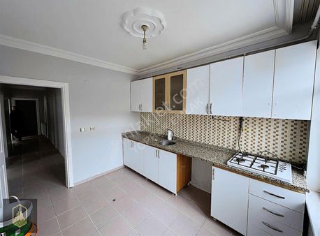 Toprak Gayrimenkul'den Kiralık 2+1 Kombili Ara Kat Daire