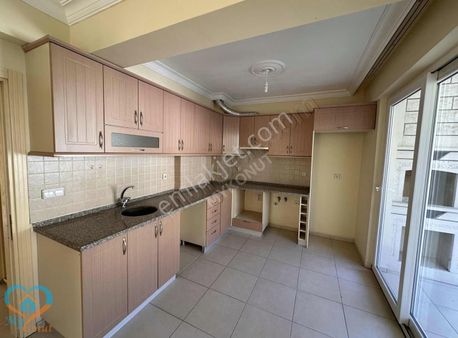 Mykonut'tan Taşyaka'da Eşyasız Kiralık 3 Balkonlu 120 M2 Daire