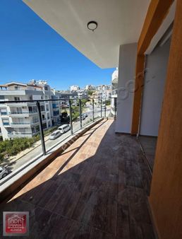 Kuşadası Otogar Arkasında Havuzlu Sıfır 2+1 Daire