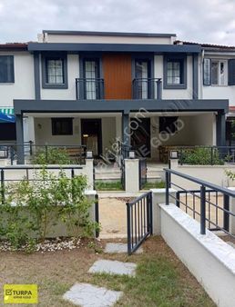 Kuşadası Kadınlar Denizinde Triplex Villa