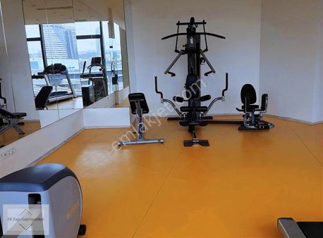 Yenitepe Kadıköy Sitesinde Tabela Değeri Yüksek Kiralık İş Yeri