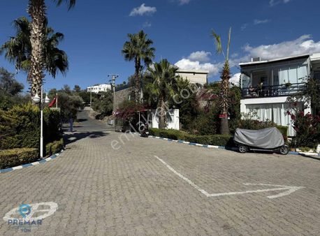 Yalıkavak Merkez'de Site İçerisinde 2+1 Eşyalı Satılık Daire