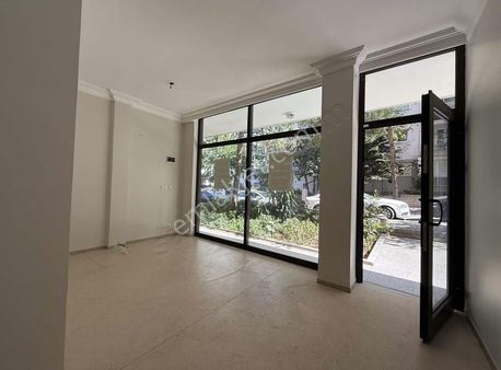 Kozyatağı Minibüse Papalel 30 M2 Mutfak Wc Mevcut Kiralık Dükkan