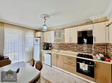 Burak'tan Cadde Üzeri Köşebaşı, Asansörlü Orta Kat, Güney 3+1