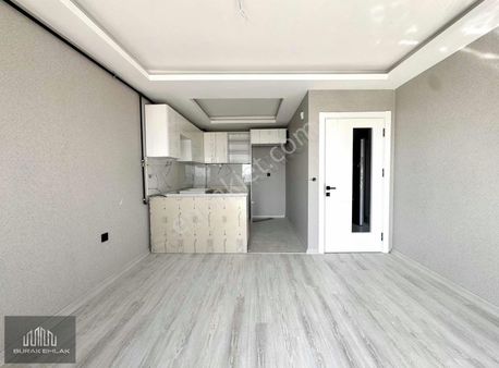 Burak'tan Modern Sitede Geniş Balkonlu Önü Açık Sıfır 1+1'ler